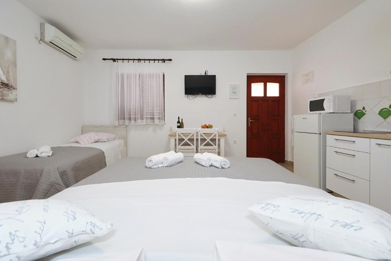 Apartmani Strpić Biograd Na Moru Zewnętrze zdjęcie