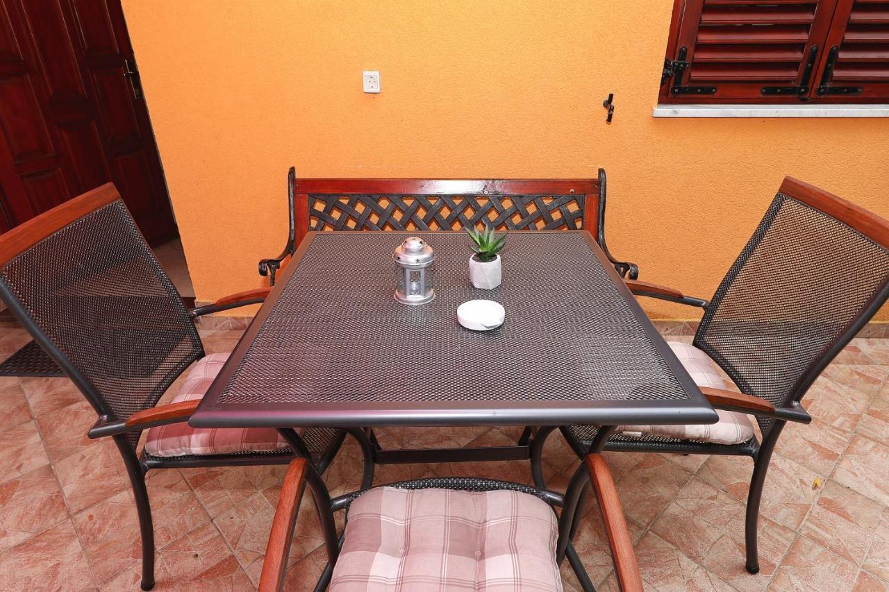 Apartmani Strpić Biograd Na Moru Zewnętrze zdjęcie